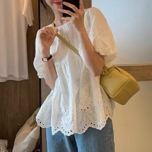 [블랙퀸] 메로니 펀칭 퍼프소매 블라우스 blk003411