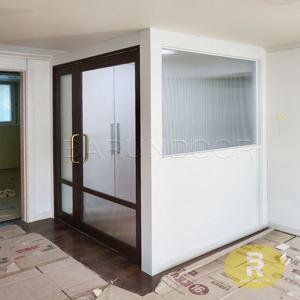 ㄱ자중문 파티션 비대칭양개스윙 우드 투명+모루세로강화유리