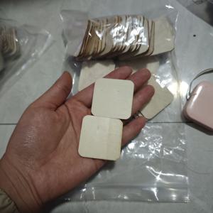 TEMU 50개 4cm 목재 사각 컷아웃 DIY 공예, 파이로그래피, 레이저 인쇄 및 페인팅 - 아트 프로젝트용 빈 나무 타일