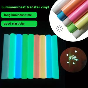TEMU 9개 루미너스 열전달 비닐 시트, 9.8x12인치, 야광, 내구성 및 유연성 - DIY 티셔츠, 마스크, 청바지, 백팩에 이상적 - 흰색/빨간색 + 4가지 밝은 색상