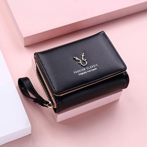 TEMU 우아한 여성용 지갑 - 손목 스트랩이 있는 컴팩트한 멀티 슬롯 디자인, 지퍼 잠금, 골든 톤 하드웨어, 블랙과 흰색 텍스트 