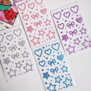 TEMU 4pcs 컬러풀한 별과 하트 스티커 세트 - 반짝이는 아크릴, 금속 표면용 재사용 가능한 전면 접착제, 애니메이션을 모티브로 한 디자인, 나비와 꽃이 있는 별, 퍼포먼스 의상 및 파티 장식에 완벽한 별 장식 | 반짝이는 스티커 | 재사용 가능한 스티커