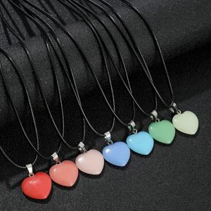 TEMU 14개 야광 하트 모양 펜던트, 천연 합성 가죽 끈 및 보관백 포함 - DIY 주얼리 만들기 완벽한 발렌타인데이 선물 (펜던트 7개 + 목걸이 끈 7개)