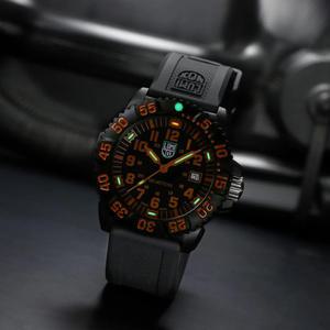 루미녹스 Sea Lion 44mm 오렌지 X2.2059 블랙우레탄밴드