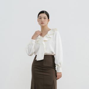 [롯데백화점]유니스 아이보리 플레어 카라 블라우스