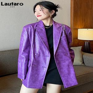Lautaro 가을 대형 반짝 이는 보라색 악어 패턴 가짜 가죽 블레이저 여성 긴 소매 더블 브레스트 Y2K 자켓 패션