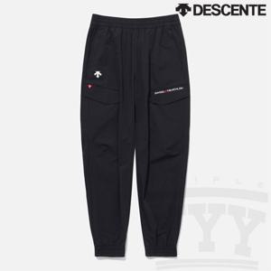 [데상트] 스위스팀 우븐 카고 조거팬츠 SP221IPT51 BLK