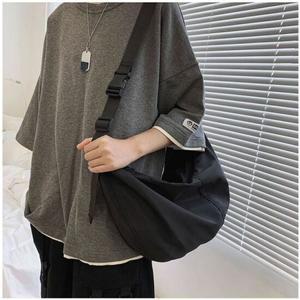 데일리 크로스백 2컬러 1P 반달 바디백 학생 가방