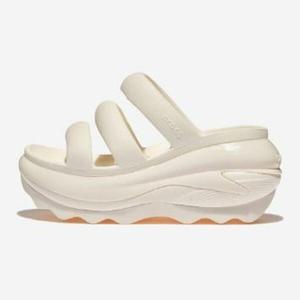 [그랜드스테이지] CROCS CLASSIC MEGA CRUSH TRIPLE STRAP CHALK CRS209842