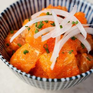 스리라차 마요연어 연어 500g+날치알+스리라차소스 연어깍두기