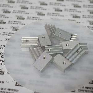 TO-220 방열판 알루미늄 히트싱크 레귤레이터 7805