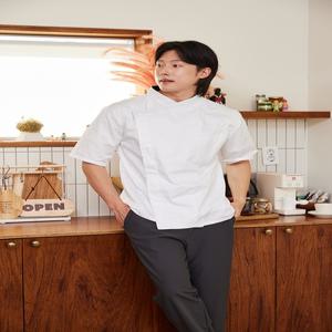 화이트 반팔 넥 커브드 조리복 (CC-2011-1) 조리복 주방복 쉐프복 쉐프웨어 서빙복 쿡복 호텔조리복 호텔주방복 단체조리복 기능성조리복 호텔유니폼 쿨스판조리복