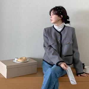 [기타]즈페널 단추 재킷 노카라 금색 배색 여성 V넥 하객룩