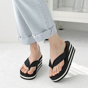 [비비오]스펀지 웨지 통굽 키높이 쪼리 슬리퍼 6.5cm