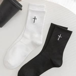 2 쌍 블랙 화이트 크로스 중간 길이 양말 클래식 패턴 남성 여성 스포츠 패션 땀 흡수 편안한 여성 양말