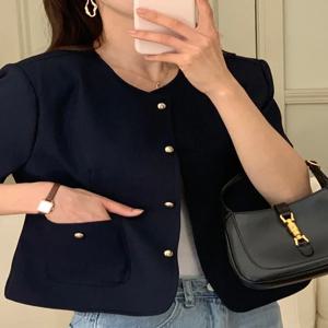 세련된 여름 금속 단추 라운드 넥 짧은 소매 포켓 여성 겉옷 세련된 다목적 세련된 작은 향수 스타일