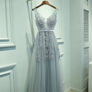 우아한 Tulle 민소매 실버 긴 댄스 파티 드레스 2024 Applique V 넥 부르고뉴 이브닝 가운 공식 파티 Vestido De Gala
