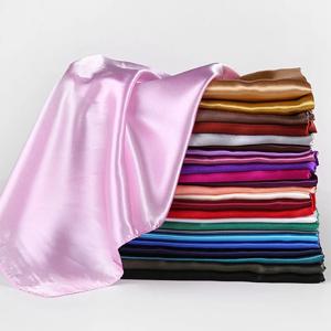 90*90cm 빅 사이즈 Headwraps 단색 Neckerchief Hijab 여성 새틴 머리띠 헤어 스카프 여성 Shawls 여성용 머리 스카프