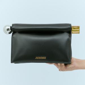 25 SS 자크뮈스 La Pochette Rond Carre 포셰트 레더 클러치백 블랙 24E233BA356