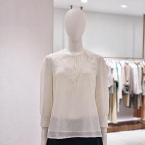 앤클라인 2562B0528 레이스장식블라우스