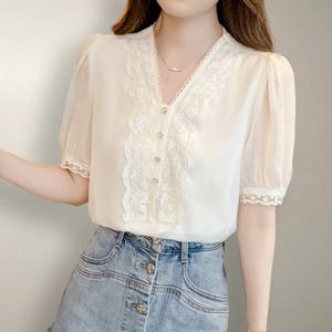 [퀸이즈] 나일 레이스 버튼 펀칭 블라우스