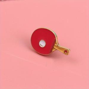 TEMU 스타일리시 탁구 라켓 에나멜 핀 - 스포티한 골드 & 레드 디자인과 리얼리스틱 질감, 스포츠 의류 및 캐주얼 웨어용 내구성 있는 메탈 배지, 백팩 장식 | 생동감 넘치는 액세서리 | 광택 마감