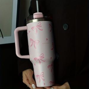 TEMU 1개 대형 리본 패턴, 40oz-14oz 대용량 핸들 카 컵, 아이스 룰러 컵, 여행용 머그, 스테인리스 스틸 보온 및 냉각 컵, 커피 컵, 여행, 학교, 사무실, 야외, 체육관, 가족 장면, 여성 청년 선물, 휴일 선물, 생일 선물 포함, 스터