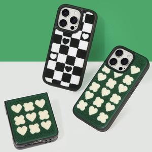 [디자인스킨](김해점)( 갤럭시 Z플립6) 부클 패턴 바타입-체커보드/하트 [ITM36546]