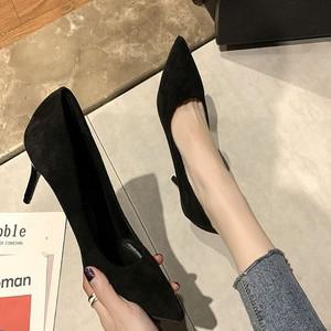 뾰족한 스웨이드 미들힐 가을 겨울 단정한 기본 구두