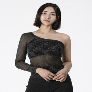 2302 언밸런스 오픈숄더 플라워 레이스 티셔츠_빈티지블랙