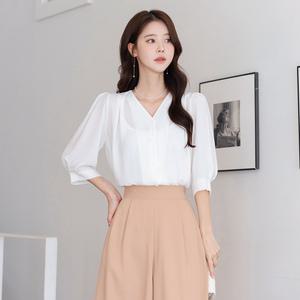 [시크라인] 핀토 브이 넥 다트 핀턱 블라우스 국내생산 여름 쉬폰 블라우스 데일리룩 출근룩 데이트룩 하객룩 만능코디