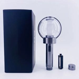 Kpop EN Lightstick Lightstick LOMO 카드 포함 공식 콘서트 라이트 스틱 Bluetooth 호환 팬 컬렉션 완구