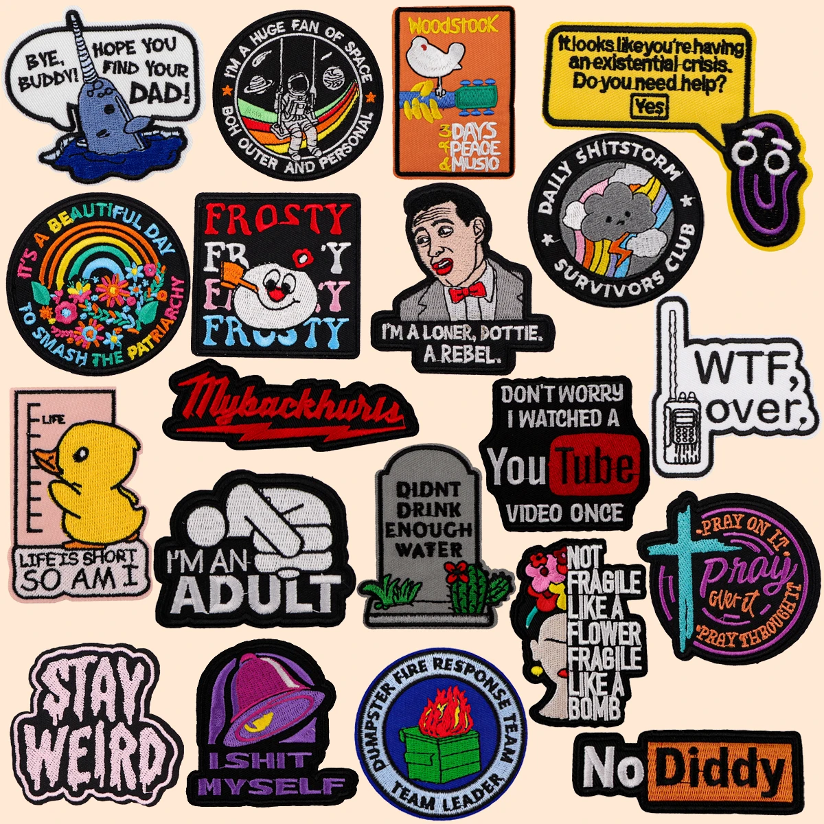 STAY WEIRD 의류에 다리미 패치, 우주비행사 자수 패치, 재미있는 인용문, 바느질 배지, DIY 의류 액세서리