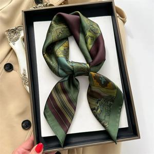 2024 봄/여름 레트로 말 인쇄 Neckerchief 70*70cm 녹색 사각형 스카프 여성 통기성 모조 실크 Bandannas