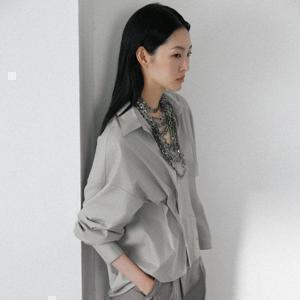 르네크루 25FW 코튼100% 핀턱 디테일 셔츠블라우스