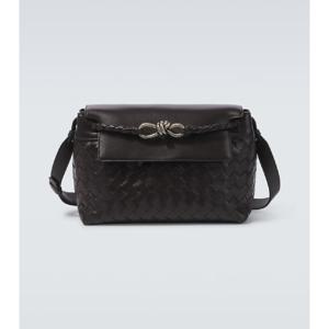 Bottega Veneta Andiamo Knot 스몰 레더 메신저 백 P00998817