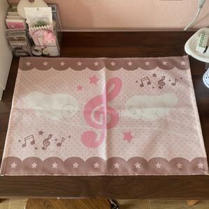 TEMU 귀여운 딸기 & 음표 테이블보 - 40x60cm 폴리에스터 원단, 핑크색 테두리와 별 및 디자인, 침실/차 또는 메이크업 데스크용, 딸기 장식, 매력적인 외관, 내구성 있는 테이블 커버|티테이블