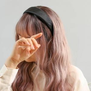 슈슈앤 새틴 볼륨 헤어밴드 세련펄 머리띠 (블랙)