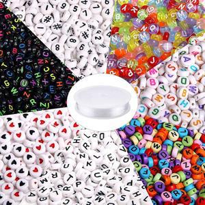 1900pcs 7가지 색상 둥근 글자 구슬 아크릴 알파벳 숫자 1롤 엘라스틱 크리스탈 스트링 코드로 DIY 목걸이 팔찌 만들기 (7x4mm)