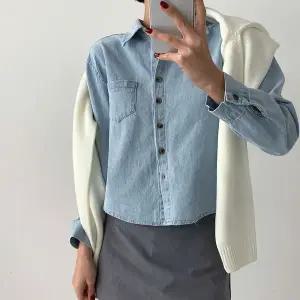 슈바인 슬림핏 여자 데님 셔츠 간절기 청남방 연청 진청 세미 크롭