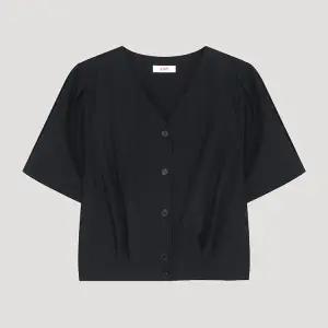 [롯데백화점]리스트 크롭 브이넥 블라우스 TWWBLP62080