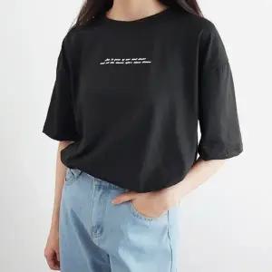 여자 여름 영문 반팔티 루즈핏 기본면티 세미크롭 프린트 티셔츠