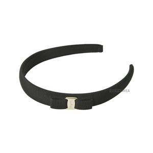 [페라가모] FW24 여성 바라 보우 헤어밴드 34 0086 NERO ORO 0430314