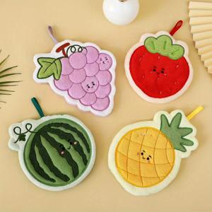 TEMU 4pcs 귀여운 과일 매달린 수건 - 부드럽고 흡수성이 뛰어난 폴리에스터 블렌드, 만화 과일 디자인 (수박, 딸기, 포도, 키위) - 주방 및 욕실 장식, 현대 스타일, 욕실용 수건