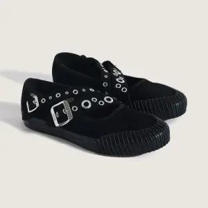[AK플라자] [VANS] 여성 메리 제인 스트랩 단화 VN000D9ABLA