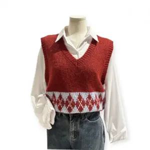 [롯데백화점]트위 아가일 브이넥 니트 베스트 TNIDFVT003