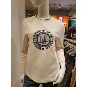 [하프클럽/올포유]여성-코튼혼방 소재 자수 원포인트 시보리 라운드 티셔츠-LTRN1311