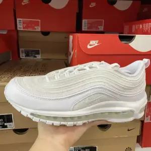 국내매장 나이키 흰색 운동화 에어맥스 97 트리플화이트