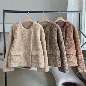 여자 캐주얼 금장버튼 노카라 뽀글이 퍼 자켓