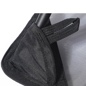 의자가 없는 휴대용 붕괴 방지 매트는 해변에 가라앉는 것을 방지합니다. 접이식 캠핑 의자 문 의자에 편안하게 접혀 있습니다.